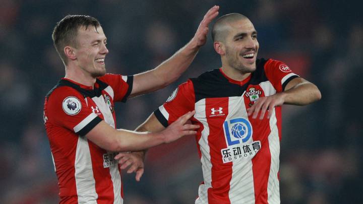 Oriol Romeu celebra un gol con un compañero del Southampton