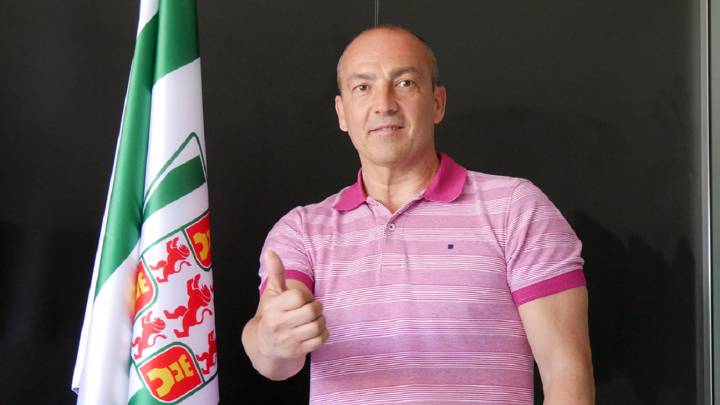 El Córdoba renueva a Juan Sabas para buscar el ascenso