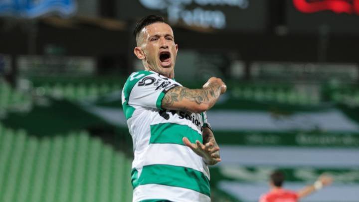 El Sevilla se habría fijado en Brian Lozano, extremo uruguayo de Santos Laguna mexicano, y éste se deja querer: "Me encantaría, es un gran equipo".