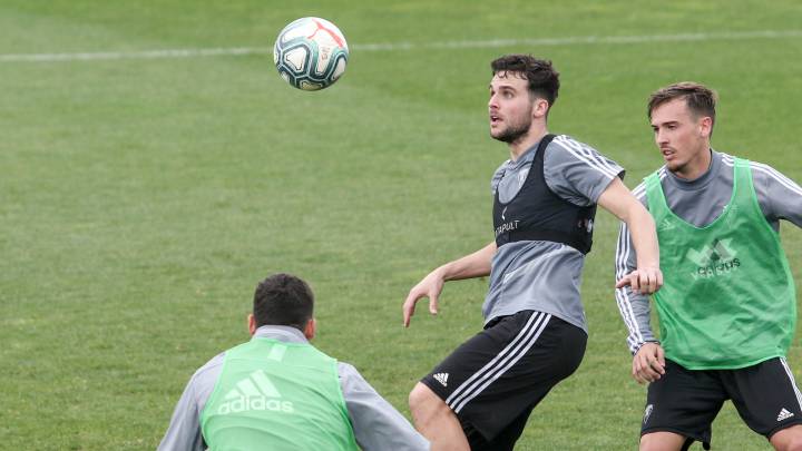 Álvaro Giménez, durante un entrenamiento del Cádiz.