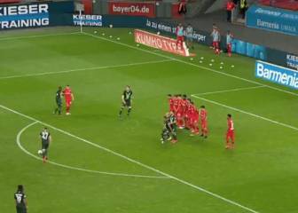 El desafortunado gol que sufrió el Bayer de Aránguiz en Alemania