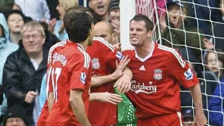 El día que Carragher cruzó la línea y casi pega a Arbeloa