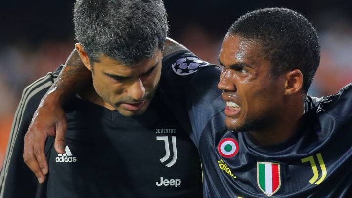 El calvario de Douglas Costa: "Suelo bromear con que llevo más resonancias que partidos..."