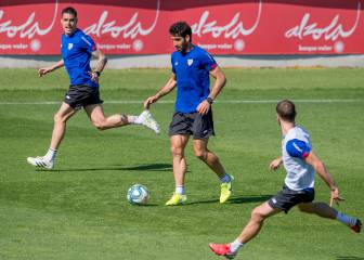 Garitano, próximo a renovar, intensifica el trabajo con balón en Lezama