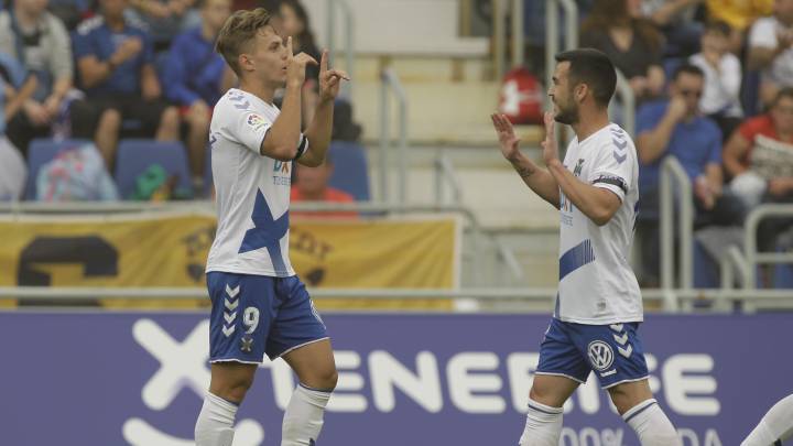 Dani Gómez celebra un gol del Tenerife.