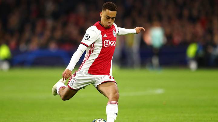 El PSG se une al Barcelona en la puja por Dest