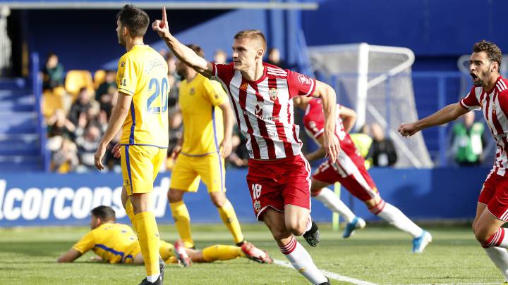 Maras celebra un gol