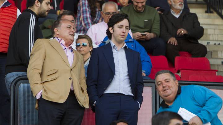 El 'Pequeño Nicolás' toca a la puerta del Real Murcia