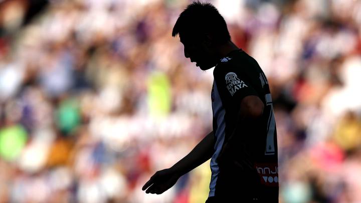 Wu Lei of RCD Espanyol looks on during the La Liga match between Real Valladolid CF and RCD Espanyol