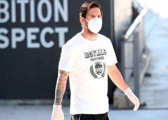 Concern at Barcelona as Messi trains alone