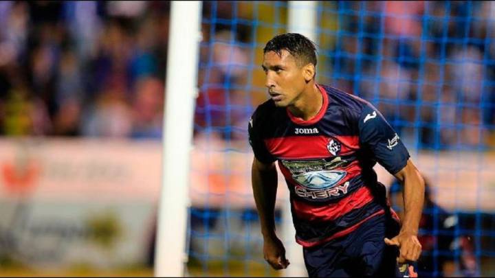 El delantero de 30 años, nacido en La Habana, tiene todo listo para iniciar los trámites de la nacionalización y Wanchope admite que será una buena opción.