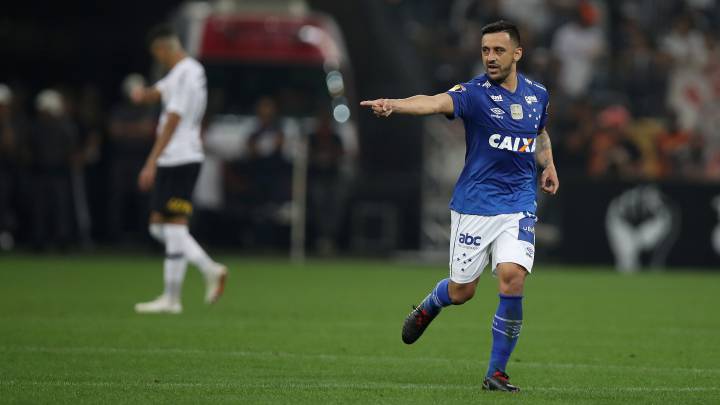 Soccer Football - Copa do Brasil - Corinthians v Cruzeiro Finals Second Leg - Arena Corinthians Stadium, Sao Paulo, Brazil - October 17, 2018 Cruzeiro's Robinho celebrates scoring their first goal . REUTERS/Leonardo Benassatto