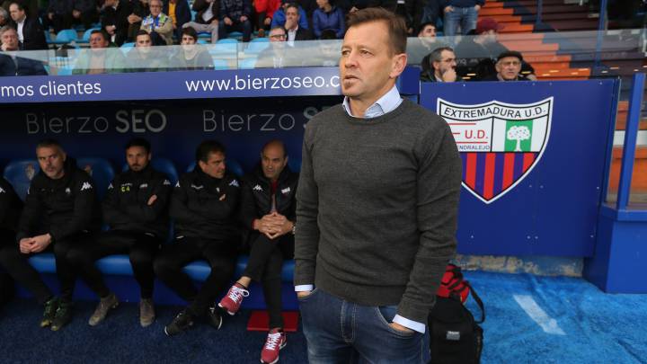 16/02/20 PARTIDO SEGUNDA DIVISION PONFERRADINA - EXTREMADURA Manuel Mosquera entrenador del Extramadura