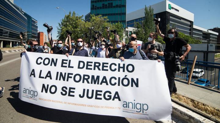 LaLiga cede y amplía el acceso a 14 fotógrafos y a seis radios