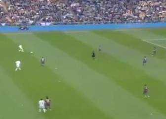 El día que Roberto Carlos dejó 'plantado' a Xavi y asistió a Raúl