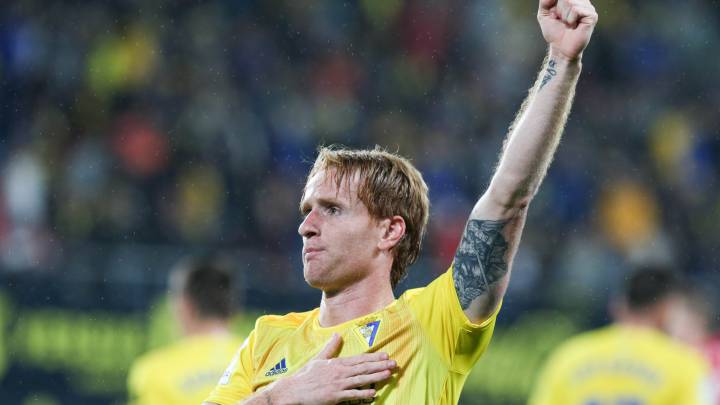 Álex Fernández: "Lo más justo es terminar y ganar el ascenso en el campo".