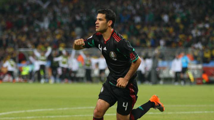 Rafa Márquez celebra su gol en el Mundial ante Sudáfrica.