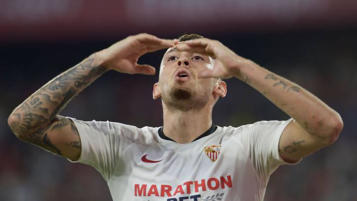 El extremo del Sevilla Lucas Ocampos habla del Betis, de sus pretendientes (Atlético, United), de la barbacoa y de su ídolo de la niñez, Cristiano Ronaldo.