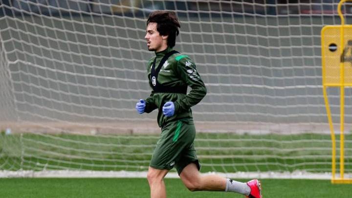 El Betis dio la convocatoria ante el Sevilla, en la que entra el canterano Rodri y también Joaquín y William Carvalho, que se encontraban renqueantes.