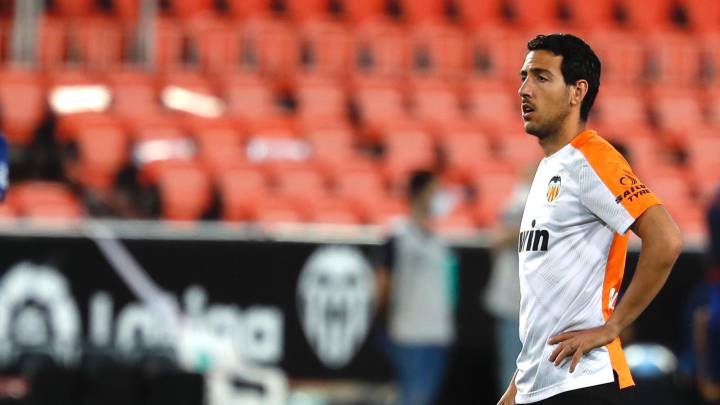 Dani Parejo cumple 374 partidos en un Mestalla vacío.
