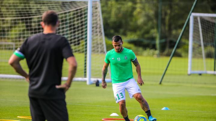 Tres jugadores del Saint-Étienne dan positivo por Covid-19
