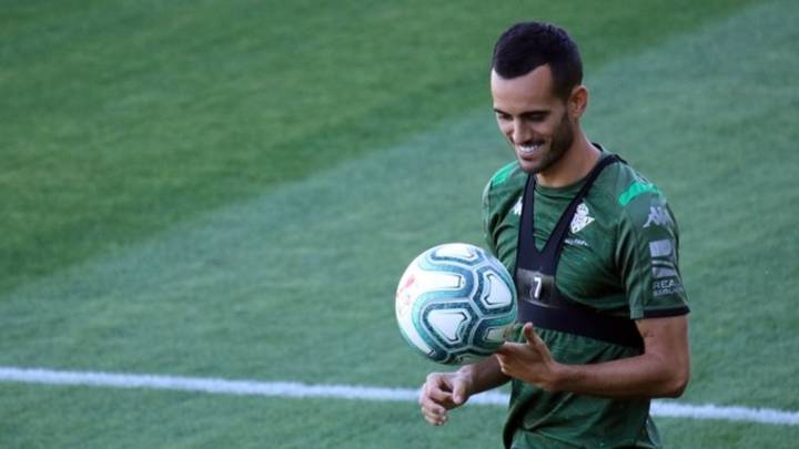 El Betis concedió la lista para enfrentarse al Athletic de Bilbao, a la que regresan Juanmi Jiménez y William Carvalho y de la que se cae Joaquín Sánchez.