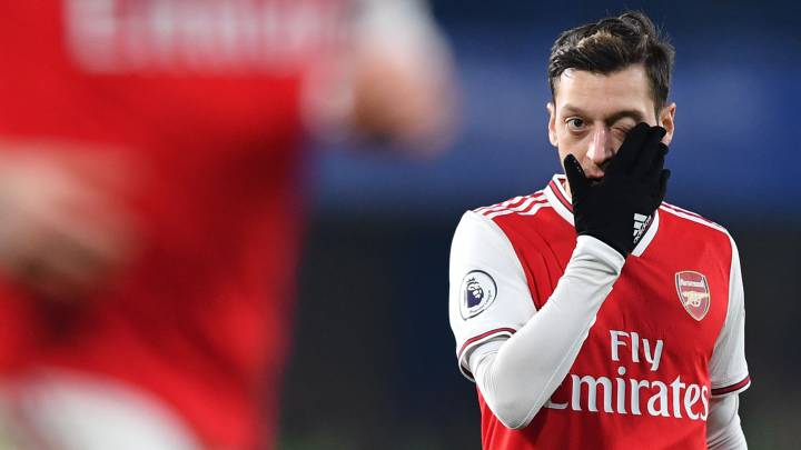 Mikel Arteta intenta recuperar a Özil con mano izquierda