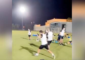 ¡Cómo no le van a idolatrar! Xavi entrenando a sus jugadores y se marca esto...