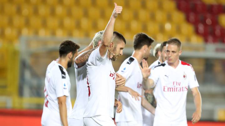 Los jugadores del Milán celebran un gol
