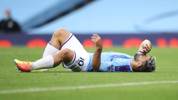 Agüero da el susto en otra victoria del Manchester City.