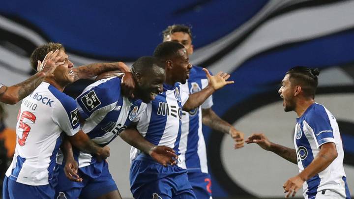 Los jugadores del Oporto celebran un gol