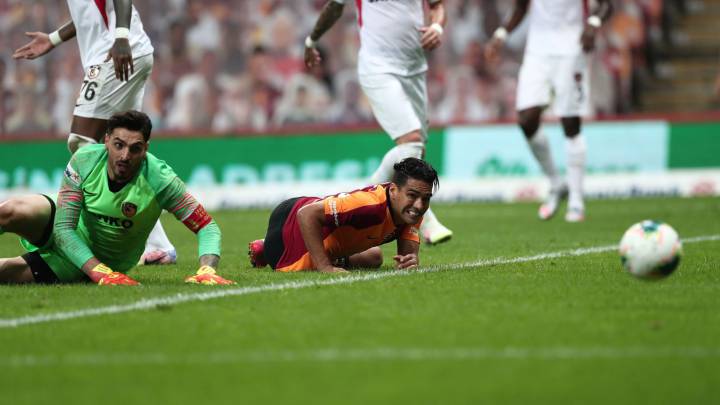 El Galatasaray sin delanteros tras una nueva lesión de Falcao