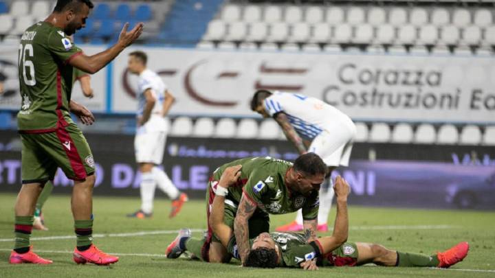 Giovanni Simeone, en el 93, da un triunfo al Cagliari 7 meses después.