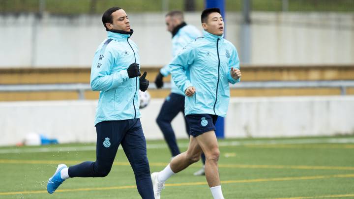 Wu Lei y Raúl de Tomás.