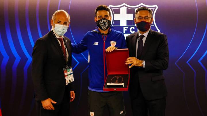 El Barça homenajea a Aduriz