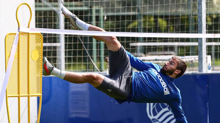 Espectacular chilena de Portu en la sesión de ayer de la Real Sociedad, celebrada en Zubieta.