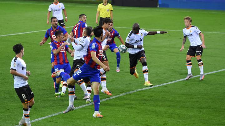 Acción del autogol de Kondogbia.