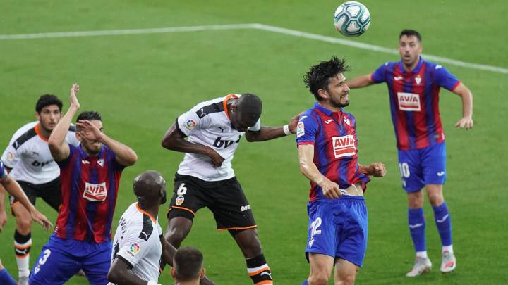 El Eibar sacó un importante triunfo ante el Valencia.