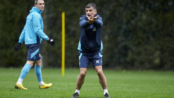Coach Jose Luis Mendilibar during the S.D Eibar training session at Sports City of Atxabalpe.Mondragon, Guipuzcoa ,Spain, 09/03/2020.