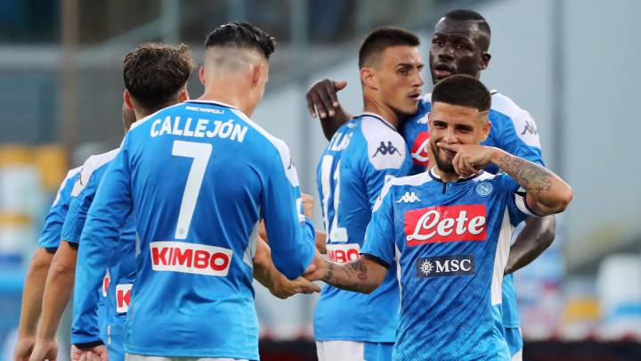 NAPLES, ITALY - JUNE 28: Jose Callejon and Lorenzo Insigne of SSC Napoli celebrate the 2-1 goal scored by Jose Callejon during the Serie A match between SSC Napoli and SPAL at Stadio San Paolo on June 28, 2020 in Naples, Italy. (Photo by Francesco Pecoraro/Getty Images)