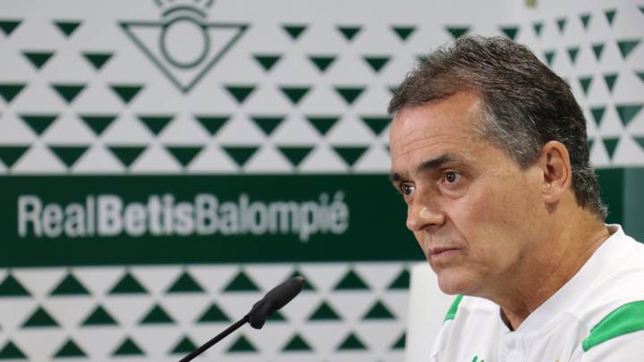 El entrenador del Betis Alexis Trujillo valoró la previa ante el Villarreal y puso como ejemplo al equipo que entrenó Lorenzo Serra Ferrer en los 90.
