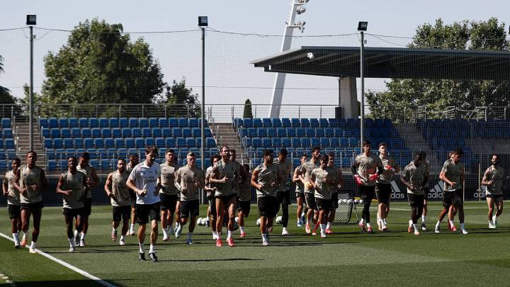 La plantilla del Madrid se ejercitó por primera vez en la semana.