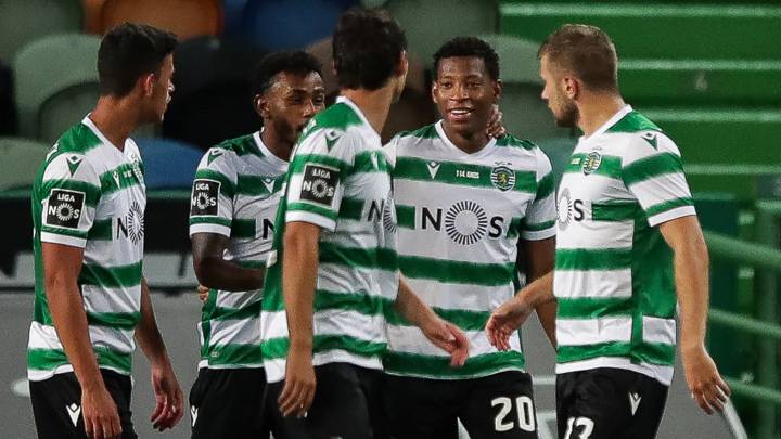 Los jugadores del Sporting de Portugal celebran un gol