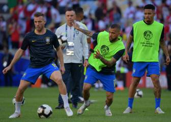 Dani Alves, el interlocutor para que Arthur fiche por la Juventus