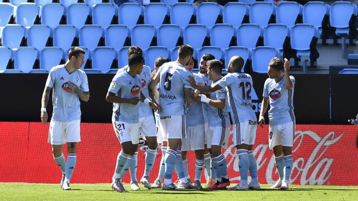 Los jugadores del Celta celebran el tanto marcado por Nolito contra el Betis en Balaídos.