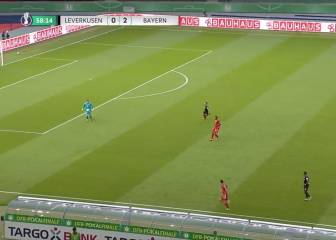 La genialidad de Neuer en plena final contra el Leverkusen de Aránguiz