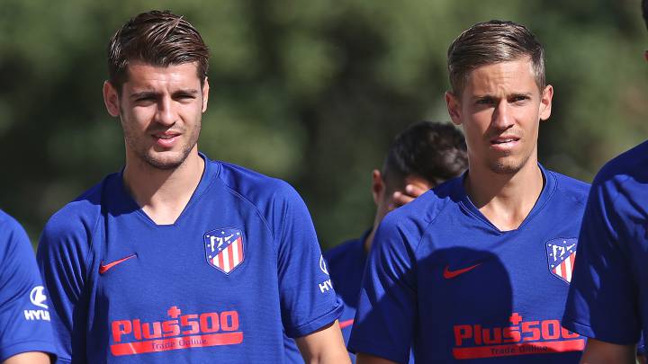Morata y Marcos Llorente, entre Koke y Adán en el entrenamiento del Atlético.