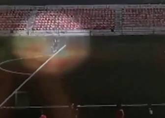 Futbolista quedó en coma tras el impacto de un rayo: las imágenes son escalofriantes