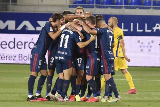 El Huesca rompió la inmaculada racha del Alcorcón como visitante.