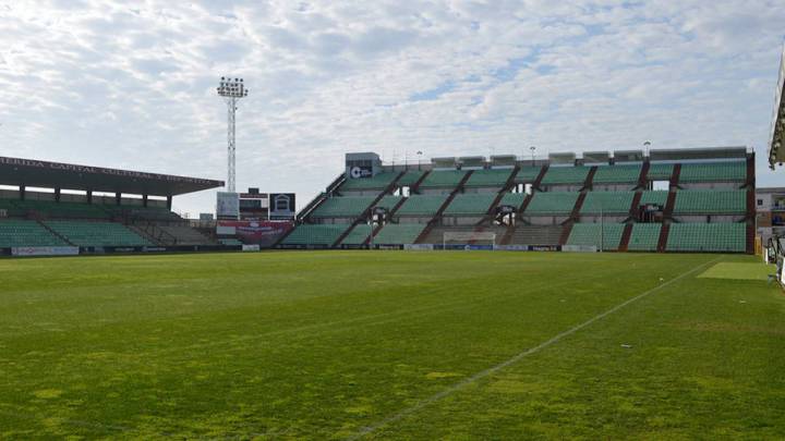 El Estadio Romano, sede del Playoff extremeño.